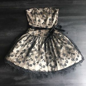 Jessica McClintock Strapless Formal/Prom Dress 👗
